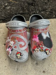 Croc Fashion, Black Crocs With Rhinestones, Minnie Mouse Crocs, Minnie Mouse Painted Shoes, Crocks Shoes Disney, Crocs Diy