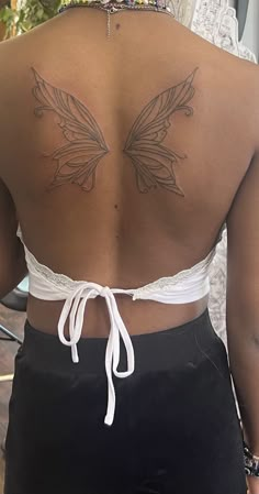 Best Angel Wings Tattoo Ideas Trending Now Wings Butterfly Tattoo, Fairy Wings Tattoo On Back Women, Fairy Wing Tattoos On Back, Fairy Wing Back Tattoo, Angel Wings Tattoo Ideas, Fairy Wings Back Tattoo, Pixie Wings Tattoo, Neda Tattoo, Back Butterfly Tattoo