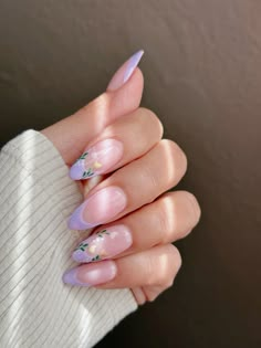 Wedding Nails Lavender And White, Lavender Nail Inspo Almond, Lavender Floral Nails, Nail Designs Purple Lavender, Lavender Nails With Flowers, Fancy Nails Designs Classy, Spring Nail 2025, Lilac Spring Nails, French Nails Purple