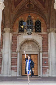 ucla graduate throwing cap at royce hall Pan Photography, Graduation Pictures College, Poses Graduation, Individual Photoshoot, Photoshoot Graduation