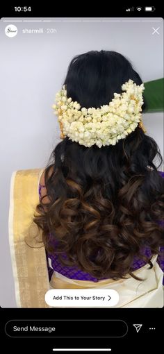 South Indian Wedding Look, Indian Wedding Look, Feminine Hairstyle, Indian Hairstyles For Saree, South Indian Hairstyle, South Indian Wedding Hairstyles, Jasmine Hair, Hair Style On Saree, Saree Hairstyles