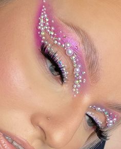 Ballerina Bride, Makeup Soft Glam, Maquillage Yeux Cut Crease, Angel Makeup, Rhinestone Makeup, Makeup Soft, Carnival Makeup, Rave Makeup, Barbie Makeup