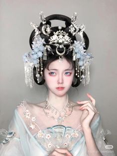 Chinese Hair Piece, Oiran Hair, Traditional Japanese Hairstyle, Chinese Headpiece, Traditional Chinese Hair, Chinese Traditional Hairstyles, Traditional Chinese Hairstyle, Chinese Hairstyles, Ancient Chinese Hairstyles