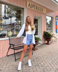 Discover Style In Every Look With These Jean Shorts Movies Outfit Casual Summer, Charleston Outfit Inspiration, Travel Outfit Inspo Summer, Summer Europe Outfits Aesthetic, Nanny Outfit Summer, Summer Breakfast Date Outfit, Casual Conservative Outfits Summer, Dc Outfits Summer, Apartment Tour Outfit