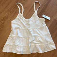 Nwt American Eagle Outfitters Tiered Cami/Tank Top. White, Size Xxs. Super Cute!! Features V-Neck, Ruffled Tiers, And Adjustable Straps. Cute American Eagle Outfits, Flowy Tank Top Outfit, Coastal Fashion, American Eagle Outfits, Polka Dot Tank Top, Tank Top Outfits, Tank Top White, 2024 Christmas, Green Tank Top