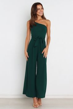 Persia Dress - Green - Petal & Pup Style Jumpsuit, Style Pant, Chique Outfits, One Shoulder Jumpsuit, Paris Mode, Guest Attire, Jumpsuit Elegant, Green Jumpsuit, Wedding Attire Guest