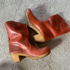 Sanita Brand Clog Boot. Awesome Rusty Red Orange Color. Almost Brand New. Very Little Wear At All! Side 41 And Fit Like A Women’s 9.5 These Are So So Cute With Dressed And Skirts And Tight. Perfect Fall Boots. Look Funky Fun Vintage But Are Almost Brand New. Super Comfy Too! Awesome Swedish Clog Brand And So We’ll Made And Functional Swedish Clogs, Red Orange Color, Fall Boots, Clog Boots, Skirts With Boots, Clogs Shoes, Mule Clogs, Mules Shoes, Orange Color