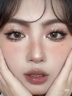 Make Up Looks Concert, Korean Prom Makeup Look, Prom Korean Makeup, Enchanted Makeup Looks For Prom, Alternative Prom Makeup, Debut Make Up Look, Maquillaje Korean Style, Asian Prom Makeup, Kpop Makeup Female