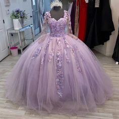 Lilac Ball Gown, Lavender Prom, Purple Quince, Purple Quinceanera Dresses, Vintage Ball Gowns, Quinceñera Dresses, Robes D'occasion, Purple Prom, Pretty Quinceanera Dresses