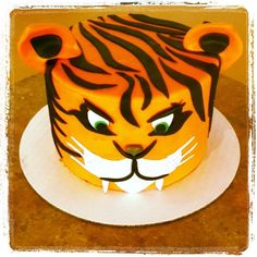 there is a cake with a tiger face on it