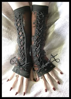 ~ Long Steampunk Arm Warmers by ZenAndCoffee.deviantart.com ~ Steampunk Arm, Steampunk Mode, Steampunk Gloves, Mode Steampunk, Style Steampunk, Steampunk Cosplay, Steampunk Accessories, Victorian Steampunk