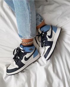 Jordan 1 Retro High Obsidian, Sneaker Nike, Jordan Shoes Girls, All Nike Shoes, Shoes Sneakers Jordans, Nike Shoes Jordans, Nike Air Shoes, Cute Nike Shoes, Fresh Shoes