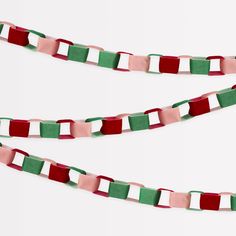 Add style to your Christmas hanging decorations with our garland made from soft luxurious velvet. Holiday Paper Chain, Fabric Christmas Garland, Chain Link Garland, Christmas Doorway, Bright Christmas Decor, Kids Christmas Decor, Christmas Paper Chains, Christmas Party Table Decorations