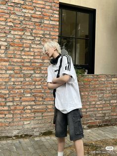 Asian Streetwear, Korean Fashion Summer, Pose Fotografi, Boy Fits, Outfits Hombre, Streetwear Summer, Men Fashion Casual Outfits, Summer Outfits Men