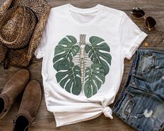 Plant Mama Shirt, Stylish Graphic Tees, Plant Lady Gifts, Plant T Shirt Designs, Plant Mom Tattoo, Plant Mom Shirt, Plant Tshirt Design, Plant Shirt Design, Plant Lady Tattoo