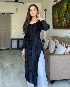 Kurta Styling, Kurti Outfit, Saree Outfits, Style Outfits Summer, Chikan Kurta, Summer Vibes Aesthetic, Desi Fits, Simple Kurti, Chikankari Kurta