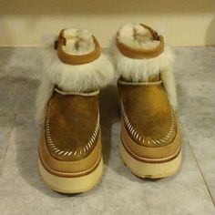 Usados Con Pequeo Detalle En La Punta De La Bota Derecha Le Falta Un Pedacito Minimo Ver Todas Las Fotos Para Ver Detalle Todo Esta Perfecto C6 Ugg Mini Fluff, Brown Lace-up Boots With Faux Fur Trim, Ugg Mini, Shoes Ugg, Winter Rain, Ugg Shoes, Rain Boots, Size 6, Women Shoes