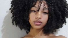 Curly Afro Aesthetic, Coily Hairstyles, Beautiful Curly Hair, Afro Hair, Foto Ideas Instagram, Curly Hair Tips, Curly Girl, Pretty Makeup, Aesthetic Hair