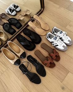 Comfortable Stylish Shoes, Shoes Heels Classy, Girls Flats, Fashion Jackson, Sandals Outfit, Shopping Chanel, Fashion Capsule, Summer Sandals