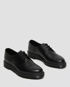 1461 Mono Smooth Leather Oxford Shoes in Black | Dr. Martens Best Sandals For Men, Dr Martens Men, All Black Fashion, Rugged Style, Oxford Shoes Men, Leather Oxford Shoes, Dr Martens Shoes, Best Sneakers, Goodyear Welt