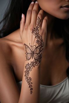 Aesthetic Mehendi Designs Butterfly, Casual Mehndi Design, Aesthetics Mehndi Designs, Aesthetic Butterfly Mehendi, Simple Back Henna Designs, Cute Aesthetic Mehendi Designs, Aesthetic Mehndi Ideas, Mehandi Designs Butterfly, Girly Henna Designs