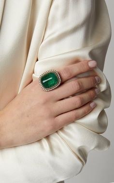 Ring Photoshoot, Trending Bracelets, Accesories Jewelry, Jewelry Photoshoot, Ring Trends, Green Jewelry, Gold Earrings Designs, Jewelry Model