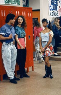 High School Fits, 90s High School, Lark Voorhies, Chica Dark, Vintage Outfits 50s, Fashion Guys, Mario Lopez, Tatjana Patitz