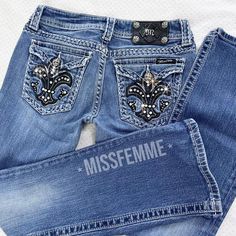 measurements: - best fits a 26 - 14 inch waist - 35 inch length - 27.5 inch inseam - 7 inch rise Mcbling Clothes, Grunge Mcbling, Holiday Finds, Funky Outfits, Grunge Vintage, Vintage Grunge, Medium Wash Jeans, Womens Jeans, Miss Me Jeans