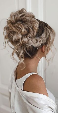 updo hairstyles, messy updo hairstyles, updo hairstyles for long hair, updo hairstyles for wedding, prom updo, prom hairstyles, updo hairstyles medium length Homecoming Hair Ideas Up, Hair Up For Bridesmaids, Short Hair Ideas For Homecoming, Homecoming Hairstyles Buns, Prom Hairstyles Up Do, Updue Hairstyles For Prom, Updo With Braids And Curls, Updo Hairstyles For Wavy Hair, Formal High Bun Updo