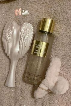 Vs Velvet Petals, Victoria Secret Coquette, Velvet Petals Victoria Secret Combo, Victoria Secret Aesthetic Wallpaper, Victoria Secret Perfume Aesthetic, Victoria’s Secret Perfume, Victoria Secret Angel Aesthetic, Old Victoria Secret, Victoria Secret Shop