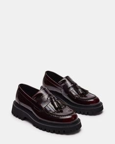 Loafers Steve Madden, Shoes With Socks, Mens Dress Loafers, Mens Work Shoes, Steve Madden Store, Mens Holiday, Dress Loafers, Men's Dress Shoes, Men's Loafers