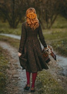 Forest Outfit Ideas, Autumnal Cottagecore, Winter Cottagecore Outfit, Romantic Fall Outfits, Cottagecore Winter Outfits, Winter Dress Ideas, Primitive Clothing, Cottagecore Aesthetic Fashion, Cottagecore Winter