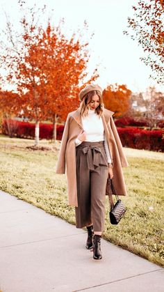 🍁 Want to look and feel great at Thanksgiving? Our outfit inspiration will have you ready in no time. 📍 Save this pin for outfit ideas! Outfit Choices, Thanksgiving Fashion, Fall Events, Day Outfits, Black Kitten