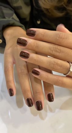 Maroon Nails, Minimalist Nail, Casual Nails, Makijaż Smokey Eye, Girls School, Minimalist Nails, Classy Nails, Girls Black