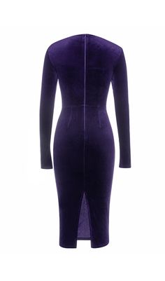 Crafted out of luxurious velvet, this exquisite herringbone tight midi dress will lend your wardrobe a touch of sophistication. The delicate purple hue evokes a sense of exquisiteness, while the contemporary square neckline lends a modern feel. Perfect for both day and evening, this streamlined piece is an essential to make a stylish statement. Gentle Dry Clean OnlyColour may vary due to lighting on images. The product images (without model) are closest to the true colour of the product.Item run Tight Midi Dress, Plus Size Shopping, Plus Size Kleidung, Plus Dresses, Ruched Dress, Bandage Dress, Corset Dress, Product Images, Blouse Dress