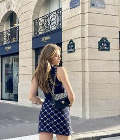 Julie Tuzet, Paris Photo Ideas, France Outfits, Womens Sweatshirts Fashion, Coffee Outfit, Aesthetic Life, Building Architecture, Paris Outfits, Outfit Goals