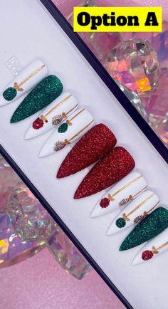 Little Debbie Christmas Tree Cake Nails, Cool Red Nails, Holly Berry Nails, Best Christmas Nails, Christmas Sweater Nails, White Nails With Gold, Neat Nails, Christmas Cruise, Top Nails