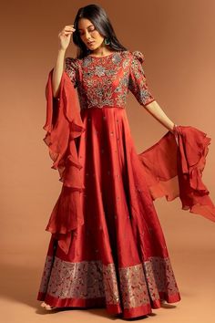 Ruffle Dupatta, Cutdana Embroidery, Simple Lehenga, Fashion Show Dresses, Long Gown Design, Gaun Fashion, Trendy Dress Outfits