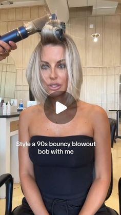 49K likes, 305 comments - cortesdedivas on November 29, 2023: "Que LINDEZA ❤️❤️ @hairby_chrissy Style a bouncy bob with me! @kaylakellarwilliams 😍 @lbriseparis hair tool linked in my bio under my fav things!". Kelly Ripa Hair Bob, Bouncy Bob Blowout, Bouncy Lob, Style Long Bob, Pinning Back Bangs, Bouncy Bob Hairstyles, How To Style Long Bob, Medium Hair Tutorial, Miranda Derrick Hair