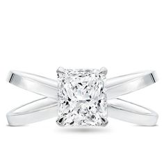 a princess cut diamond ring with two bands on the band, set in 18k white gold