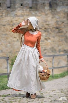 Medieval Apron, Apron Skirt, Medieval Clothes, Medieval Woman, Medieval Costume, Medieval Clothing, Medieval Dress, Medieval Fashion, Womens Aprons