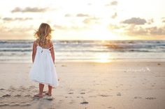 Liz Labianca, my favorite photographer. Ocean Poses, White Dress Ideas, Seaside Picnic, Sunset Dress, Photography Genres, Beach Family Photos, Inspiring Photography, Beach Family