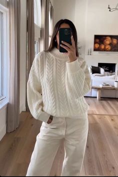 White Winter Style, White Sweater Winter Outfit, Styling White Sweater, White Sweater White Pants, Cozy White Outfit, White Winter Pants, White Curdoroy Pants Outfit, White Knitwear Outfit, White Pullover Outfit Winter