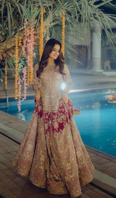 Pose For Bride, Shalwar Kameez Pakistani, Bachelorette Party Gift Bag, Nikah Ceremony, Bride Design, Bridal Mehndi Dresses, Bridal Suit, Pakistani Party Wear Dresses, Sangeet Outfit