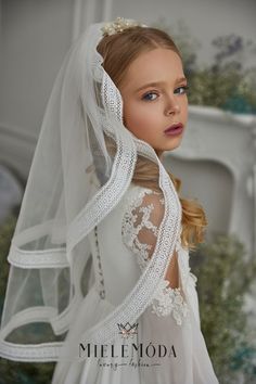 Lace Trimmed Veil, Girls First Communion Dresses, First Communion Veils, Communion Veils, Girls Communion Dresses, Gown Pictures, Layered Veil, Flower Girl Accessories, First Communion Dress