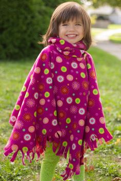 Hooded Poncho Pattern Sewing, Toddler Poncho Pattern, Easy Fleece Poncho, Diy Fleece Poncho With Hood Free Pattern, No Sew Fleece Poncho, Fleece Poncho Pattern, Baby Car Seat Poncho Pattern Free, Poncho Sewing Pattern