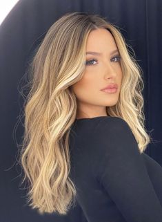 Full Balyage Long Hair, Blond Hair Balayage Honey, Sunkissed Blonde Hair Balayage, Blending Brown Roots With Blonde Hair, Golden Blonde Dark Roots, Grown Out Roots Blonde, Gold Beige Hair, Warm Blonde Balayage On Brown Hair, Lots Of Blonde Highlights In Brown Hair