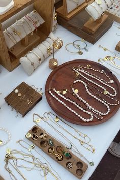 jewelery market Jewelry Bazaar Display, Jewellery Display Ideas Market Stalls, Jewelry Display Market, Jewelry Market Set Up, Jewellery Exhibition Stall Design, Jewellery Market, Pop Up Jewelry Shop Display, Market Jewelry Display, Jewellery Stall Display Ideas