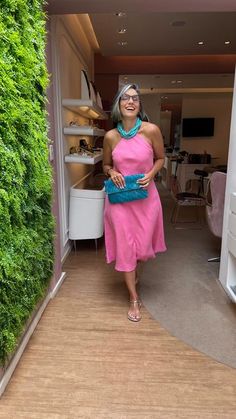 Vestido Rosado Outfit, Fashion Decor, Foto Art, Latest African Fashion Dresses, Looks Chic, African Fashion Dresses, Classy Women, Style Home, Colourful Outfits