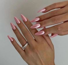 Metallic Nail Ideas, Chrome Nails Pearl, Classy Simple Nails, Acrylic Nails Chrome, Pink Sparkle Nails, Chrome Nail Ideas, Nail Color Combinations, Ruby Nails, Nails Pearl